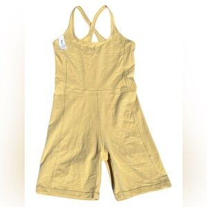 NWT Aritizia TNA TNALIFE Surge Romper Wheat Yellow Medium